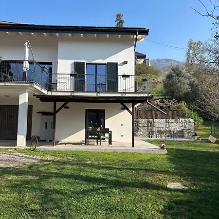 Apartment Con Giardino Cossogno